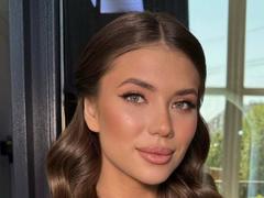 JennaCash - female with brown hair webcam at xLoveCam