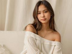 Jennelyn - female with brown hair webcam at xLoveCam