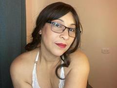 JenniferBrowl - female with brown hair webcam at xLoveCam
