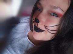 JenniferLw from xLoveCam