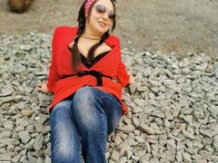Jenniferthechic23 - female with brown hair and  big tits webcam at ImLive