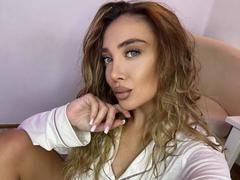 SophieWades - female with brown hair and  big tits webcam at LiveJasmin