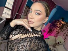SophieWades - female with brown hair and  big tits webcam at LiveJasmin