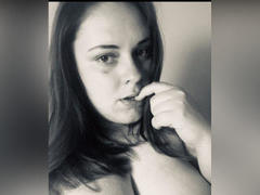 JessieOn from xLoveCam