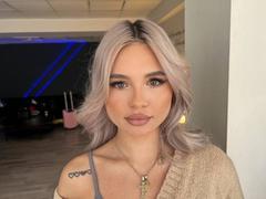 JessyyBelle - blond female webcam at xLoveCam