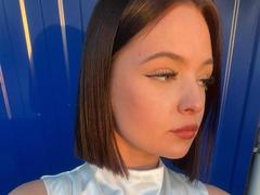 JestineBaumann - female with brown hair webcam at xLoveCam