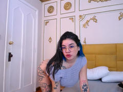 BeccaAddams - female with black hair webcam at xLoveCam