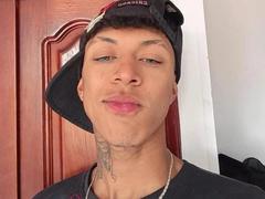 JhonatanGuzman - male webcam at xLoveCam