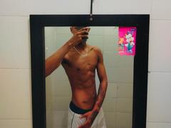 JhonatanGuzman - male webcam at xLoveCam
