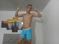 JhonnyYk - male webcam at xLoveCam