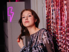 JiaLaurent - female with brown hair webcam at LiveJasmin