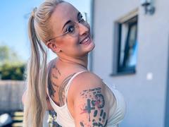 JillFox-hot - blond female with  big tits webcam at xLoveCam