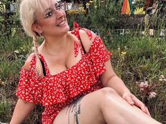 JillFox-hot - blond female with  big tits webcam at xLoveCam