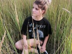 JoOlson - female webcam at xLoveCam