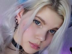 JoannLowe - blond female with  big tits webcam at xLoveCam