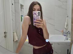 JoannaVanderheide - female with black hair webcam at xLoveCam
