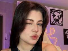 JoeyBickart - female with black hair webcam at xLoveCam