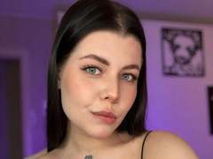 JoeyBickart - female with black hair webcam at xLoveCam