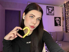 JoeyBickart - female with black hair webcam at xLoveCam