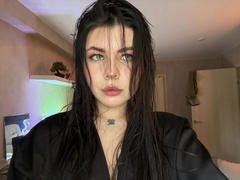 JoeyBickart - female with black hair webcam at xLoveCam