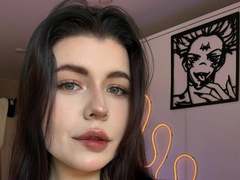 JoeyBickart - female with black hair webcam at xLoveCam