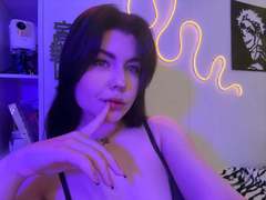 JoeyBickart - female with black hair webcam at xLoveCam