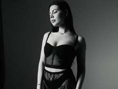 JoeyBickart - female with black hair webcam at xLoveCam