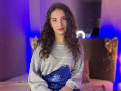 JosephineRowe - female with brown hair webcam at xLoveCam