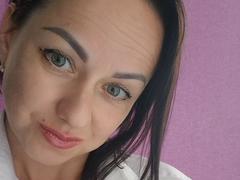 JoyArinka - female with brown hair and  big tits webcam at xLoveCam