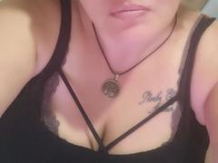 Joyfull-hot - female with brown hair webcam at xLoveCam