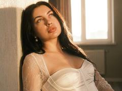 JudyGoyal - female with black hair webcam at xLoveCam