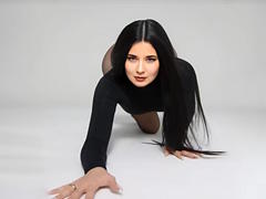JudyLaVida - female with brown hair and  small tits webcam at ImLive