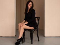 JuicyBuns-hot - female with black hair webcam at xLoveCam