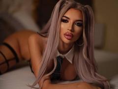 JuicyJessye - blond female webcam at xLoveCam