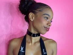 JuicyTitss - female with black hair webcam at xLoveCam