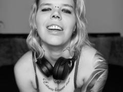 JuliaAvarix-hot - blond female webcam at xLoveCam