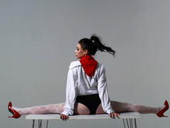 JuliaPolson - female with red hair and  big tits webcam at LiveJasmin