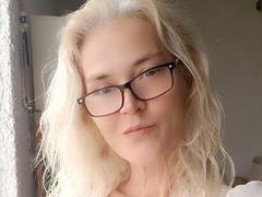 JuliaBlondAngel from xLoveCam