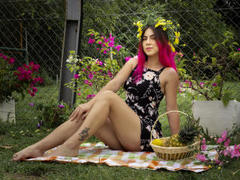 JuliaGarciax - female with brown hair webcam at xLoveCam