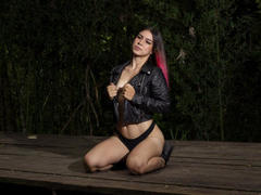 JuliaGarciax - female with brown hair webcam at xLoveCam