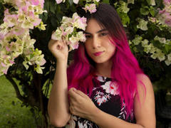 JuliaGarciax - female with brown hair webcam at xLoveCam