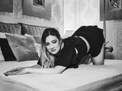 JuliaHuntsX - blond female webcam at ImLive