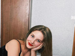 JuliaLuxx-hot - blond female webcam at xLoveCam