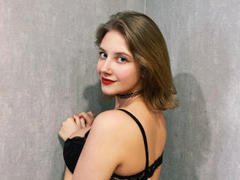 JuliaLuxx-hot - blond female webcam at xLoveCam