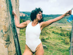 JuliaNewell - female with black hair webcam at LiveJasmin