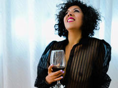 JuliaNewell - female with black hair webcam at LiveJasmin