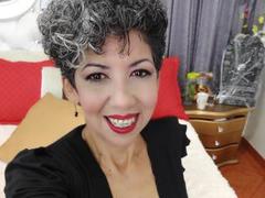 JuliaNewell - female with black hair webcam at LiveJasmin