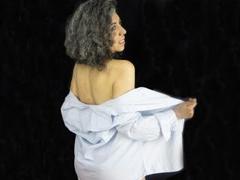 JuliaNewell - female with black hair webcam at LiveJasmin