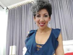 JuliaNewell - female with black hair webcam at LiveJasmin