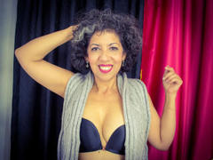JuliaNewell - female with black hair webcam at LiveJasmin